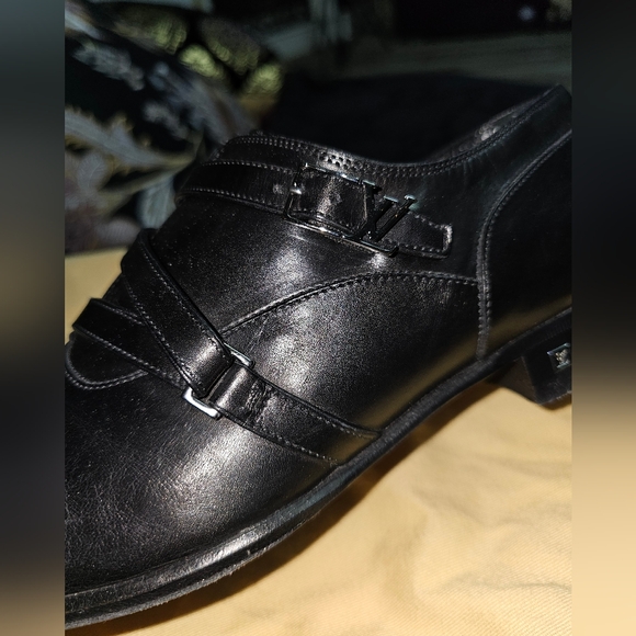 Louis Vuitton Mens Black LV Logo Equinox Shoes Derby Size: 8.5 main image 7